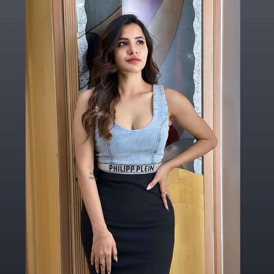 Ashu Reddy 12
