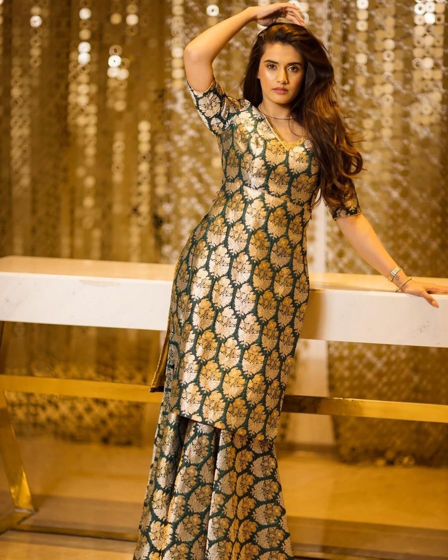 Divyansha Kaushik 5