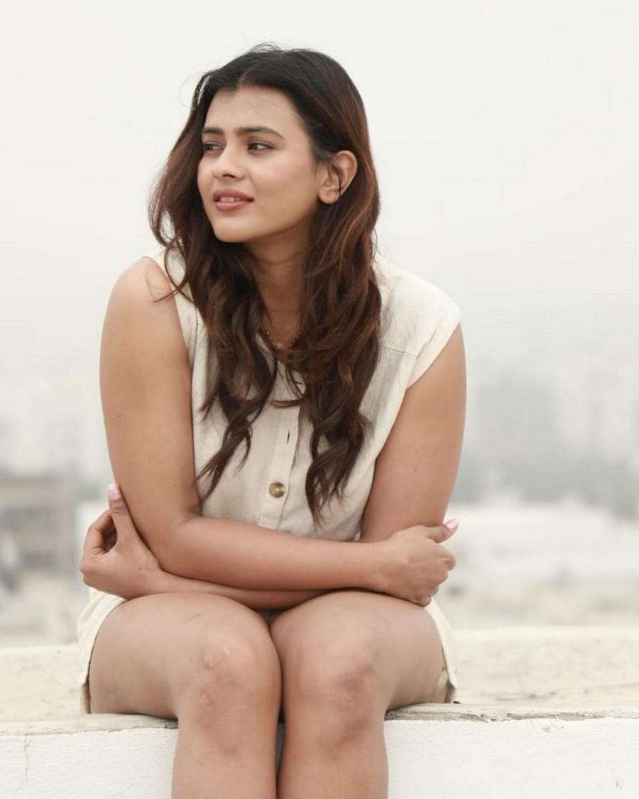 Hebah Patel 8