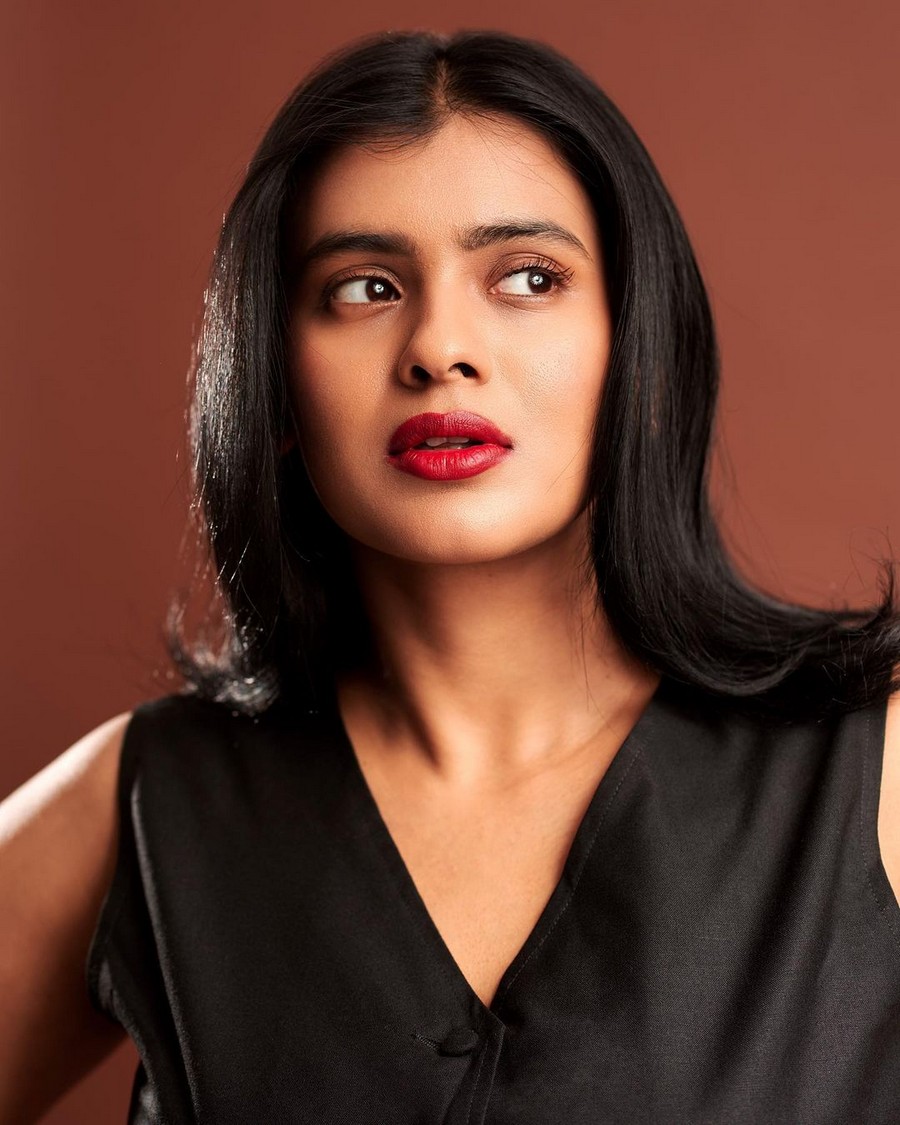 Hebah Patel 10