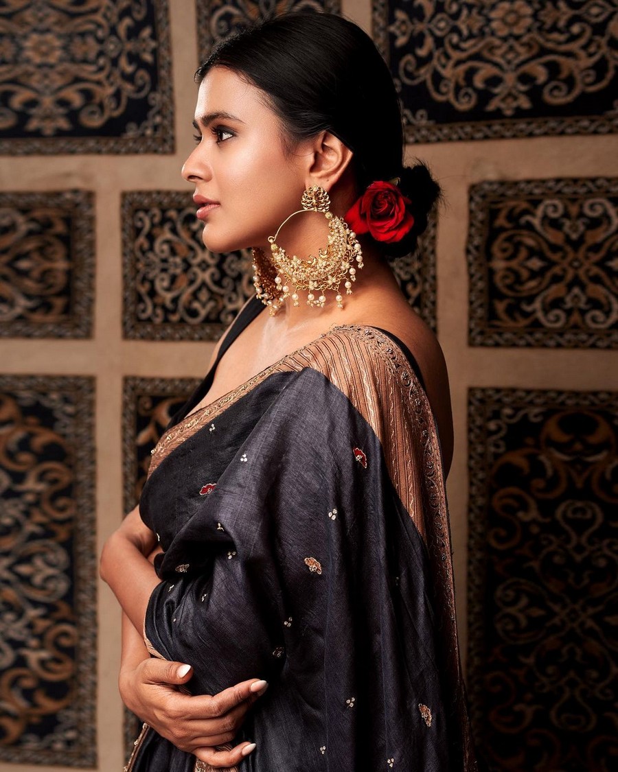 Hebah Patel 4