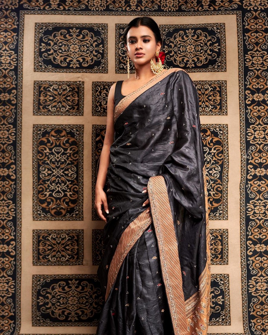 Hebah Patel 5