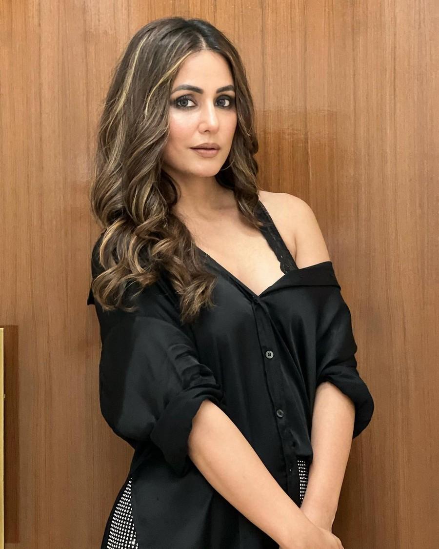Hina Khan 12