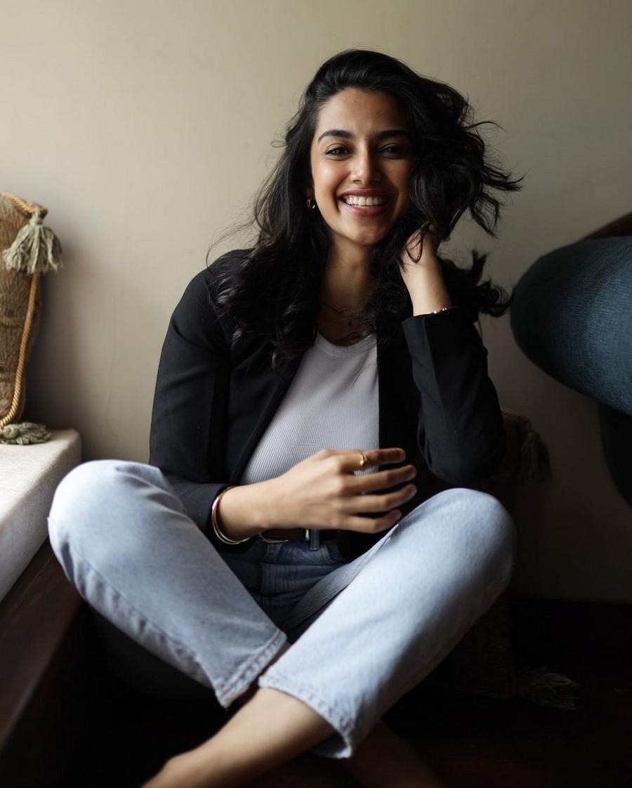 Meenakshii Chaudhary 8