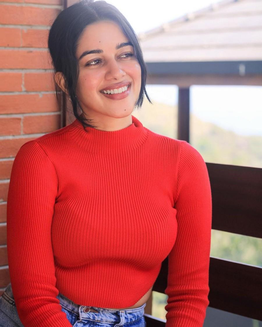 Mirnalini Ravi 10