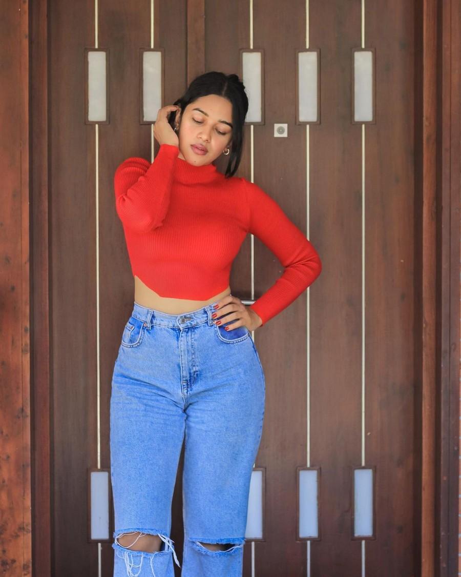 Mirnalini Ravi 9
