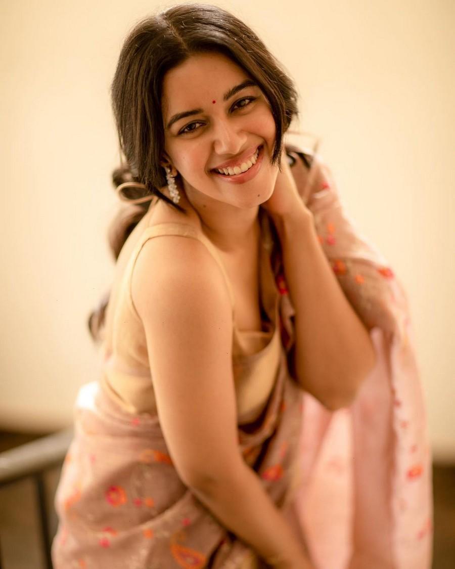 Mirnalini Ravi 12
