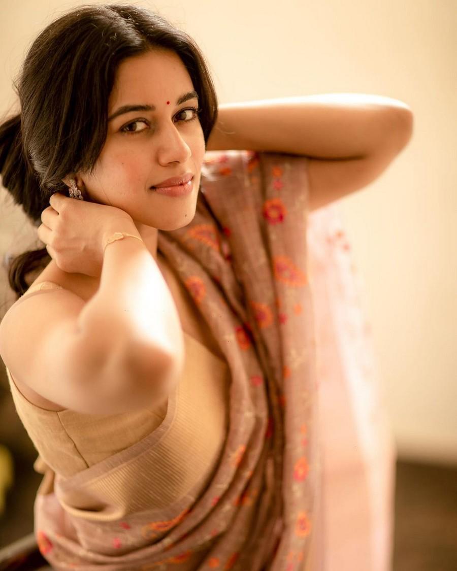 Mirnalini Ravi 13