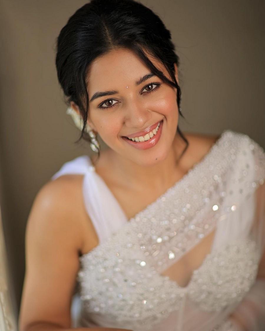 Mirnalini Ravi 4
