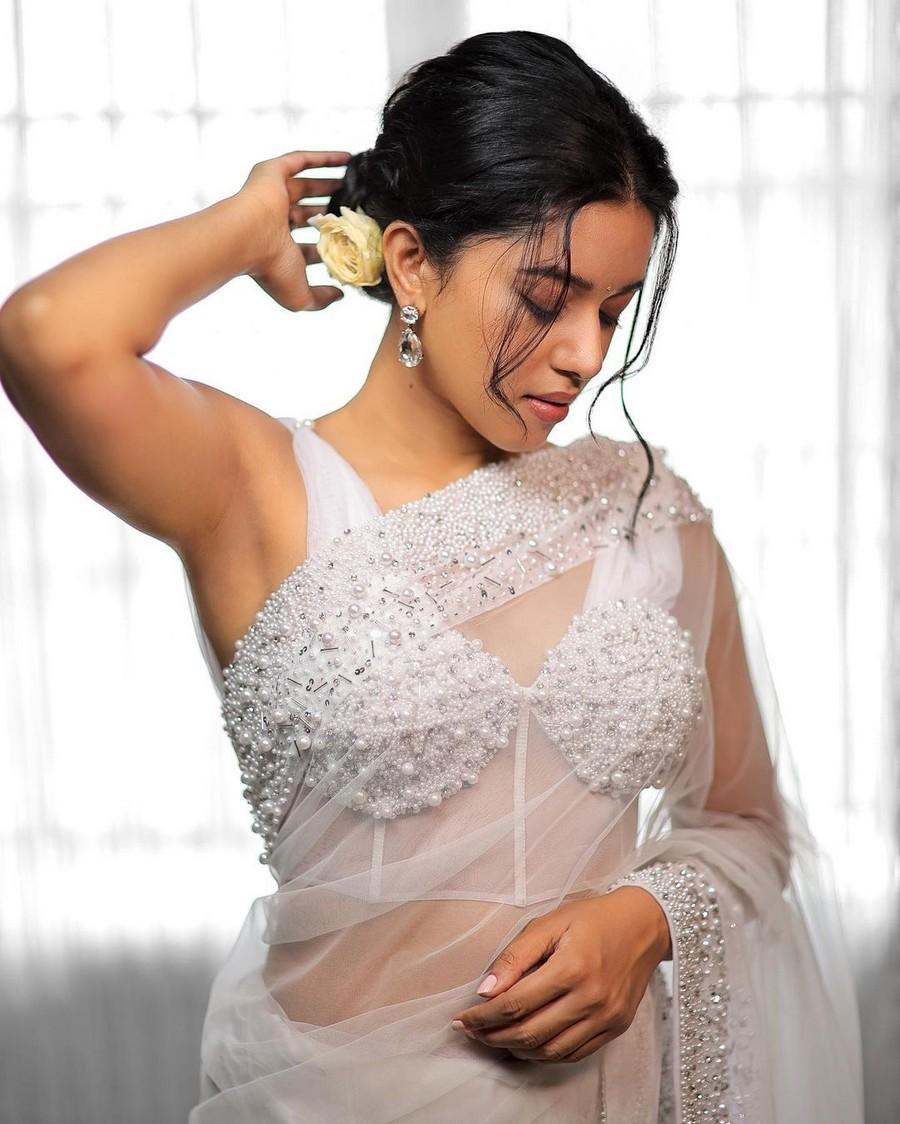 Mirnalini Ravi 5