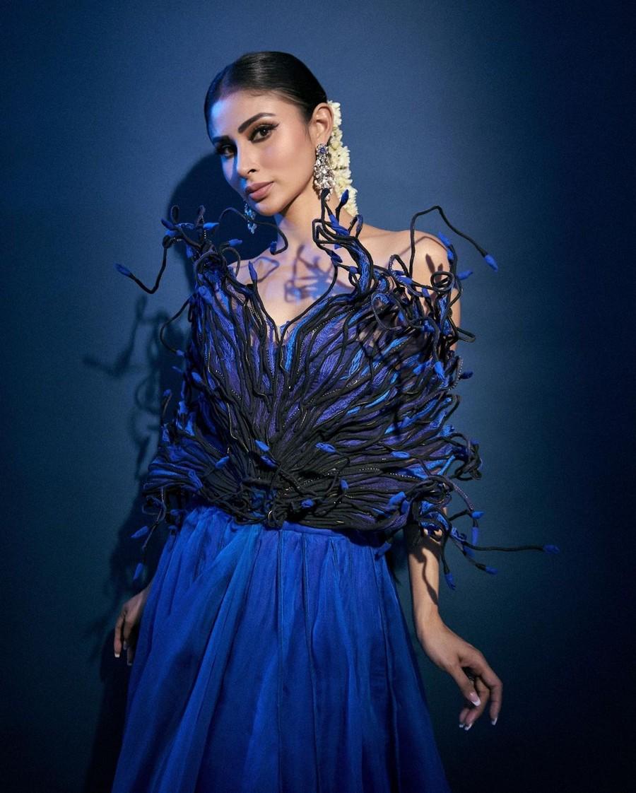 Mouni Roy 13