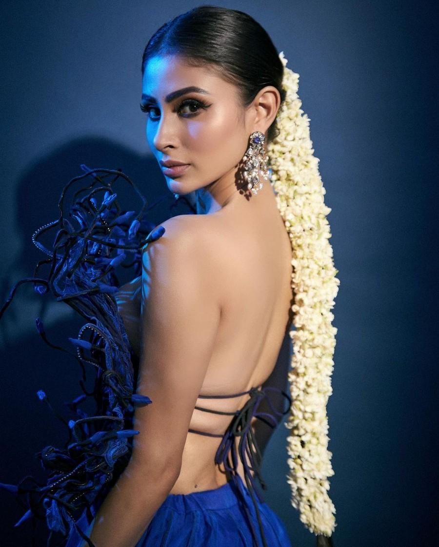 Mouni Roy 14