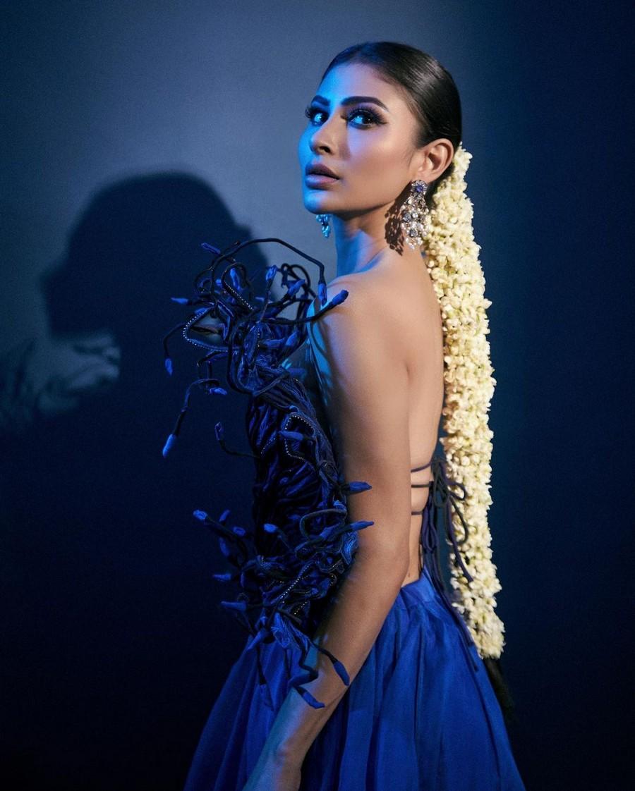 Mouni Roy 2