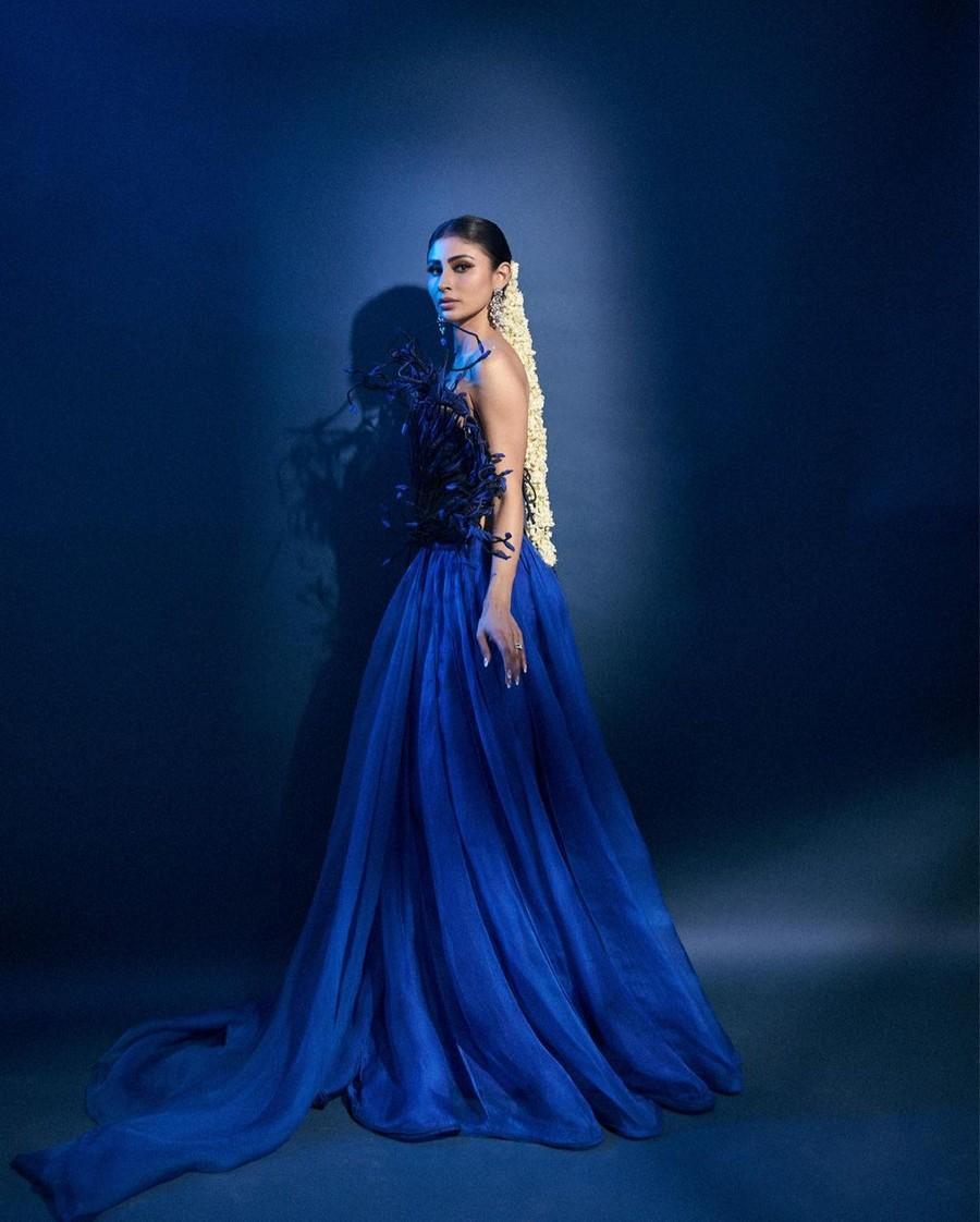 Mouni Roy 3