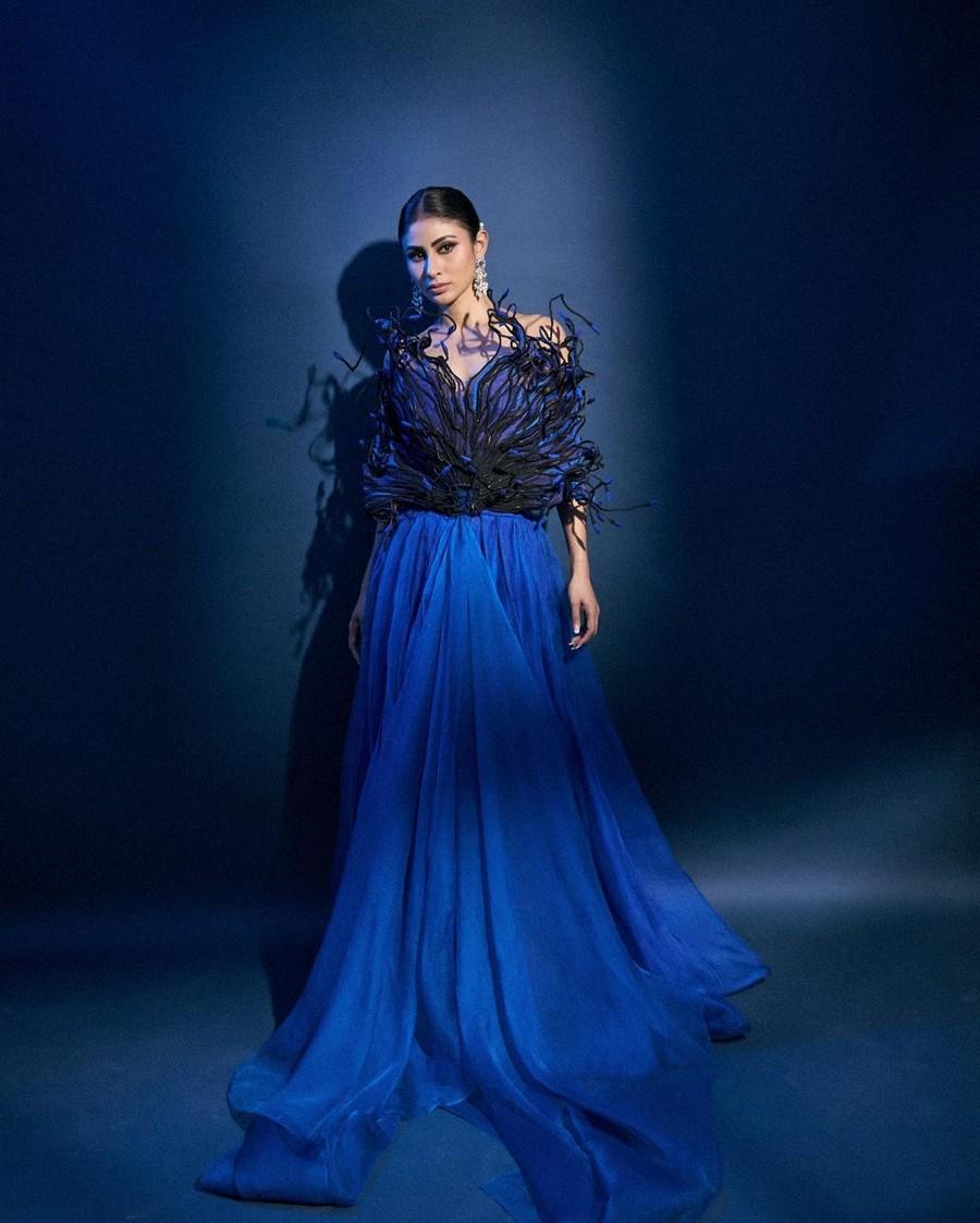 Mouni Roy 7