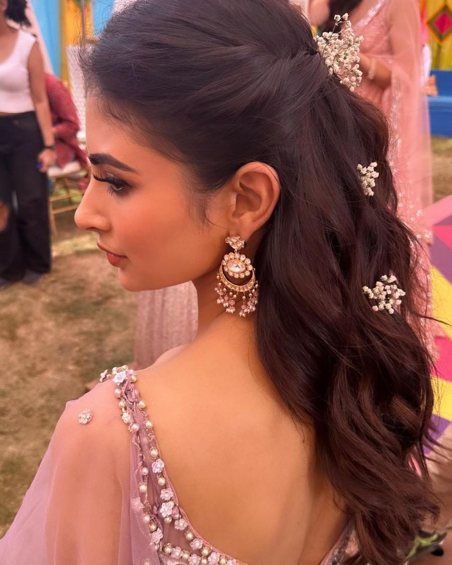 Mouni Roy 10
