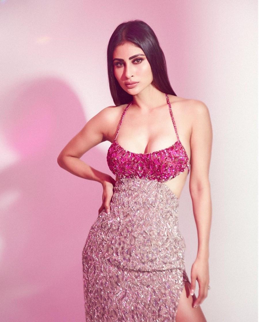 Mouni Roy 2