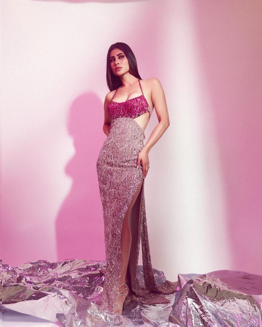 Mouni Roy 6