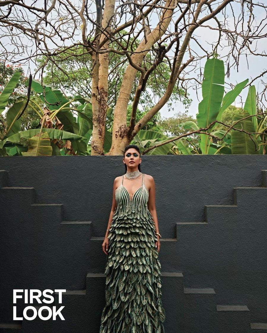 Mrunal Thakur 13