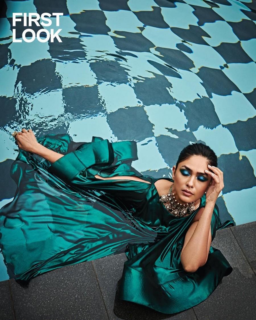 Mrunal Thakur 14