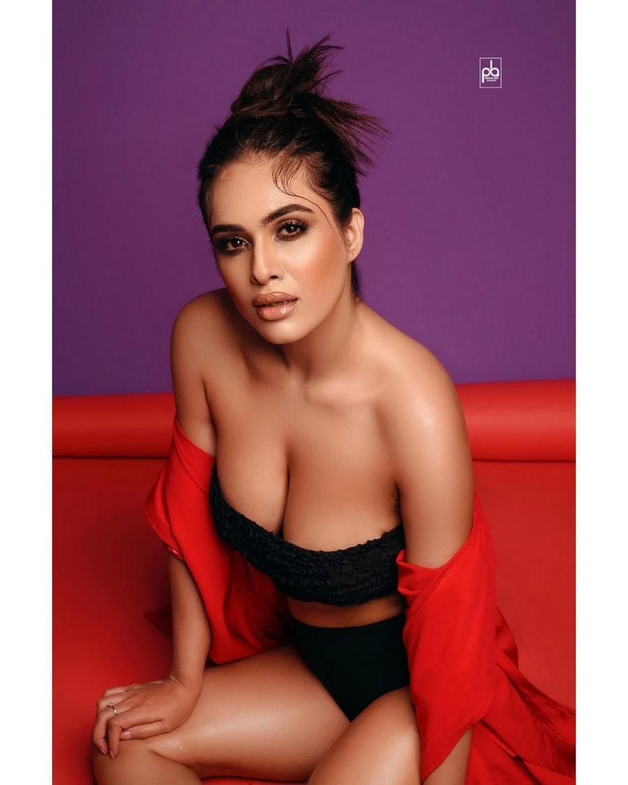 Nehhaa Malik 11