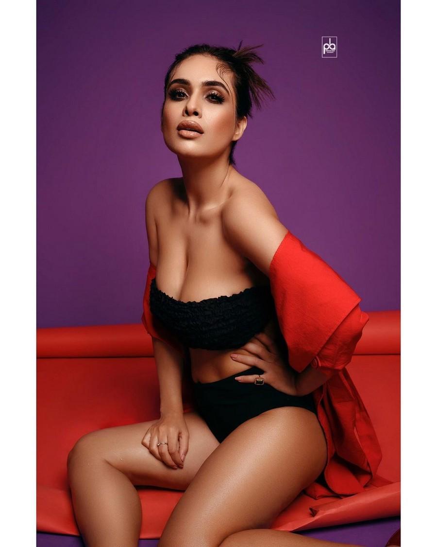 Nehhaa Malik 13