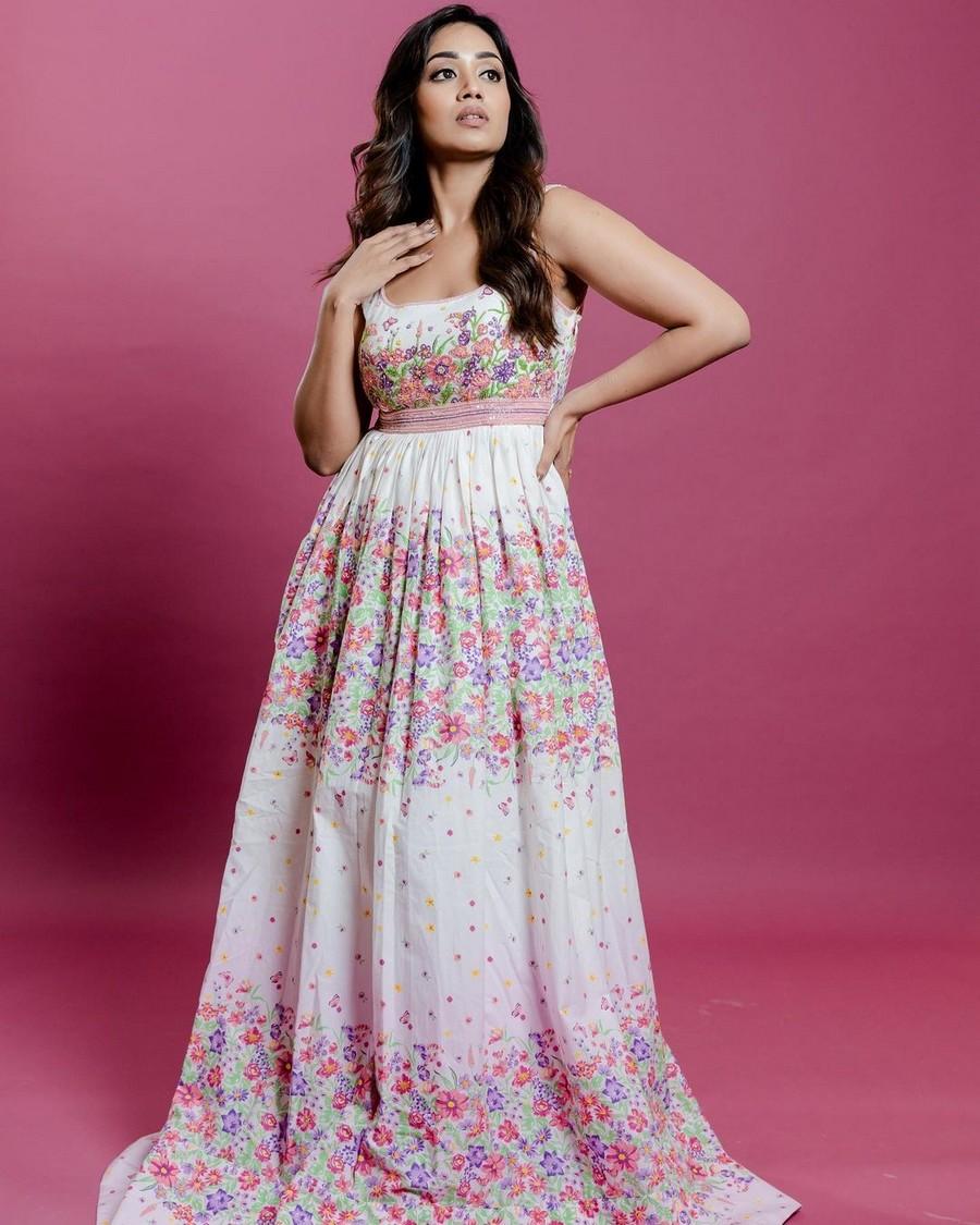 Nivetha Pethuraj 4