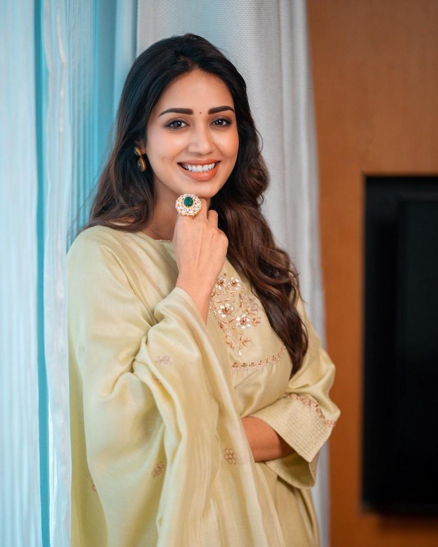 Nivetha Pethuraj 5