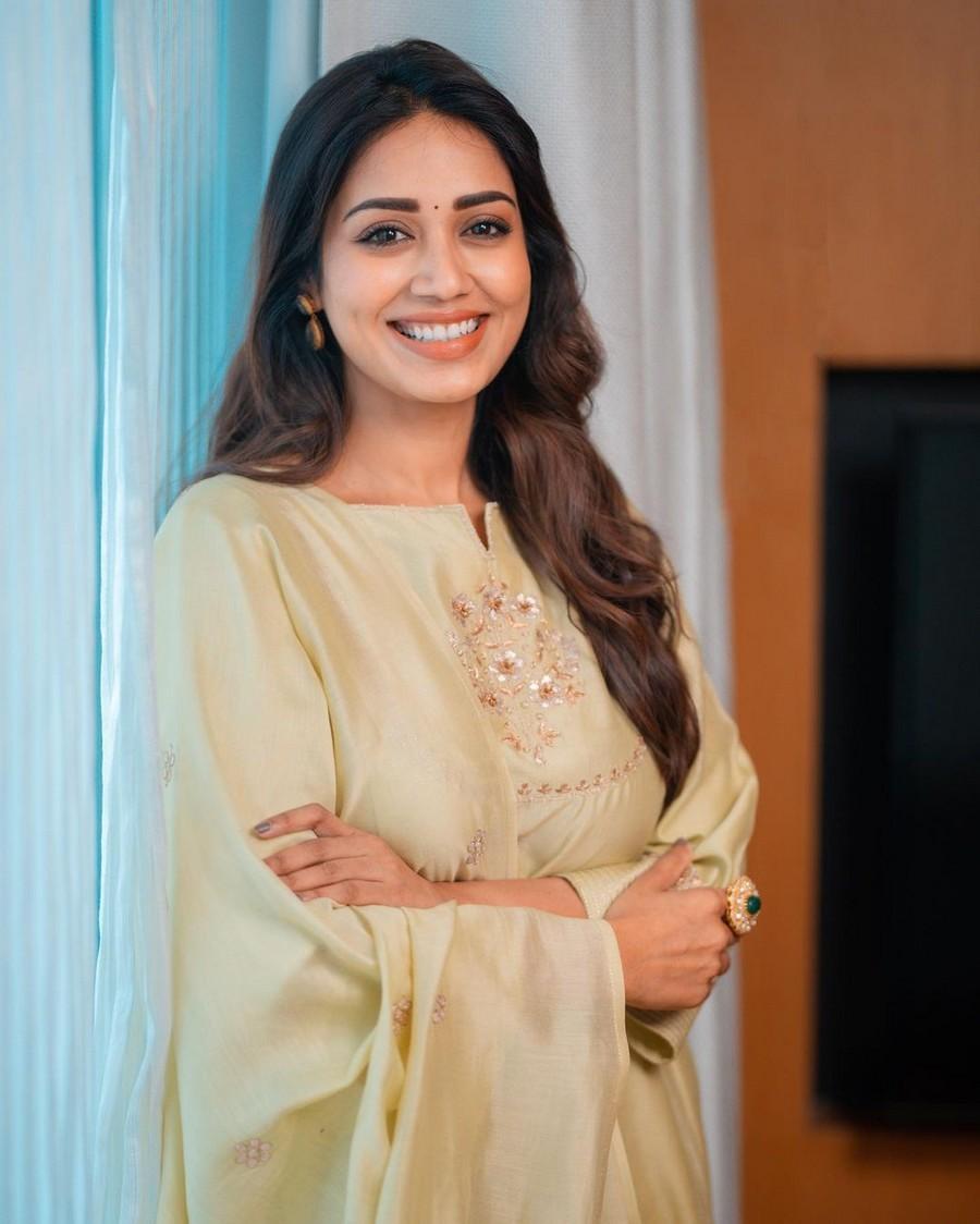Nivetha Pethuraj 8