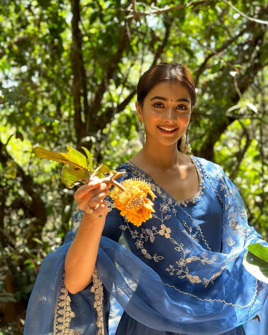 Pooja Hegde 12
