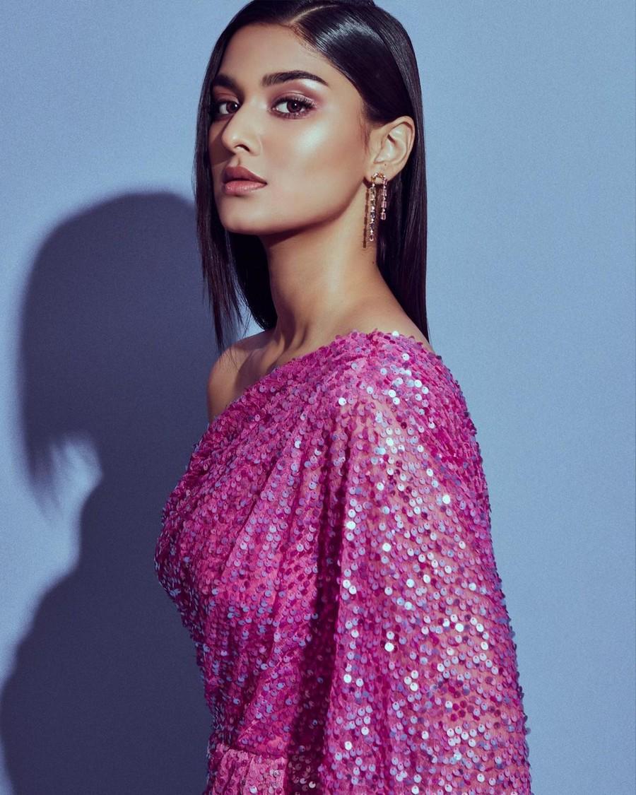Saiee Manjrekar 10