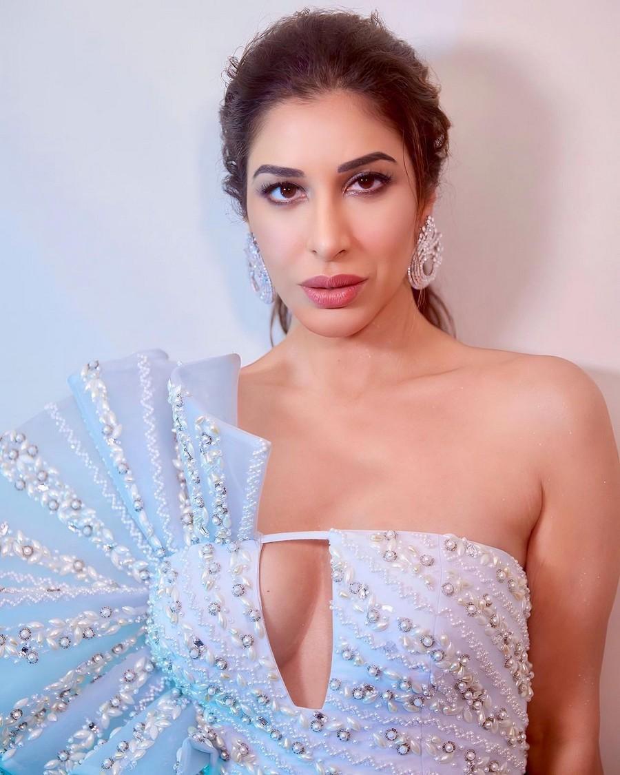Sophie Choudry 5
