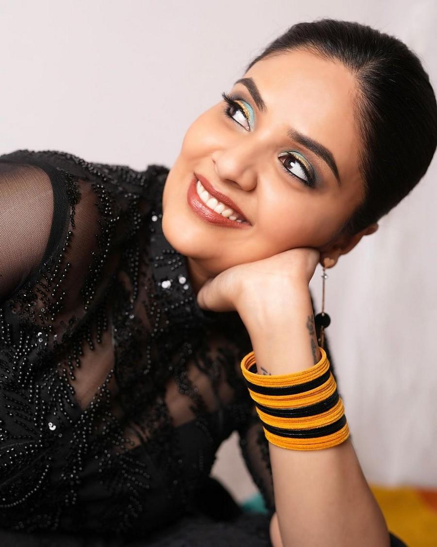Sreemukhi 3