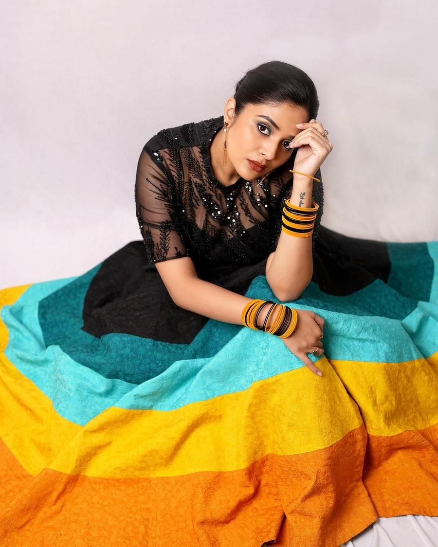 Sreemukhi 4
