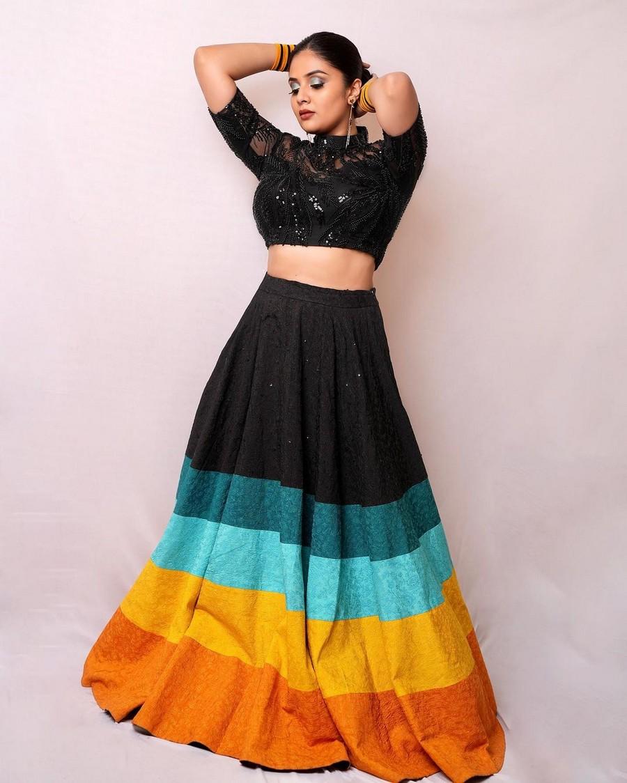 Sreemukhi 6