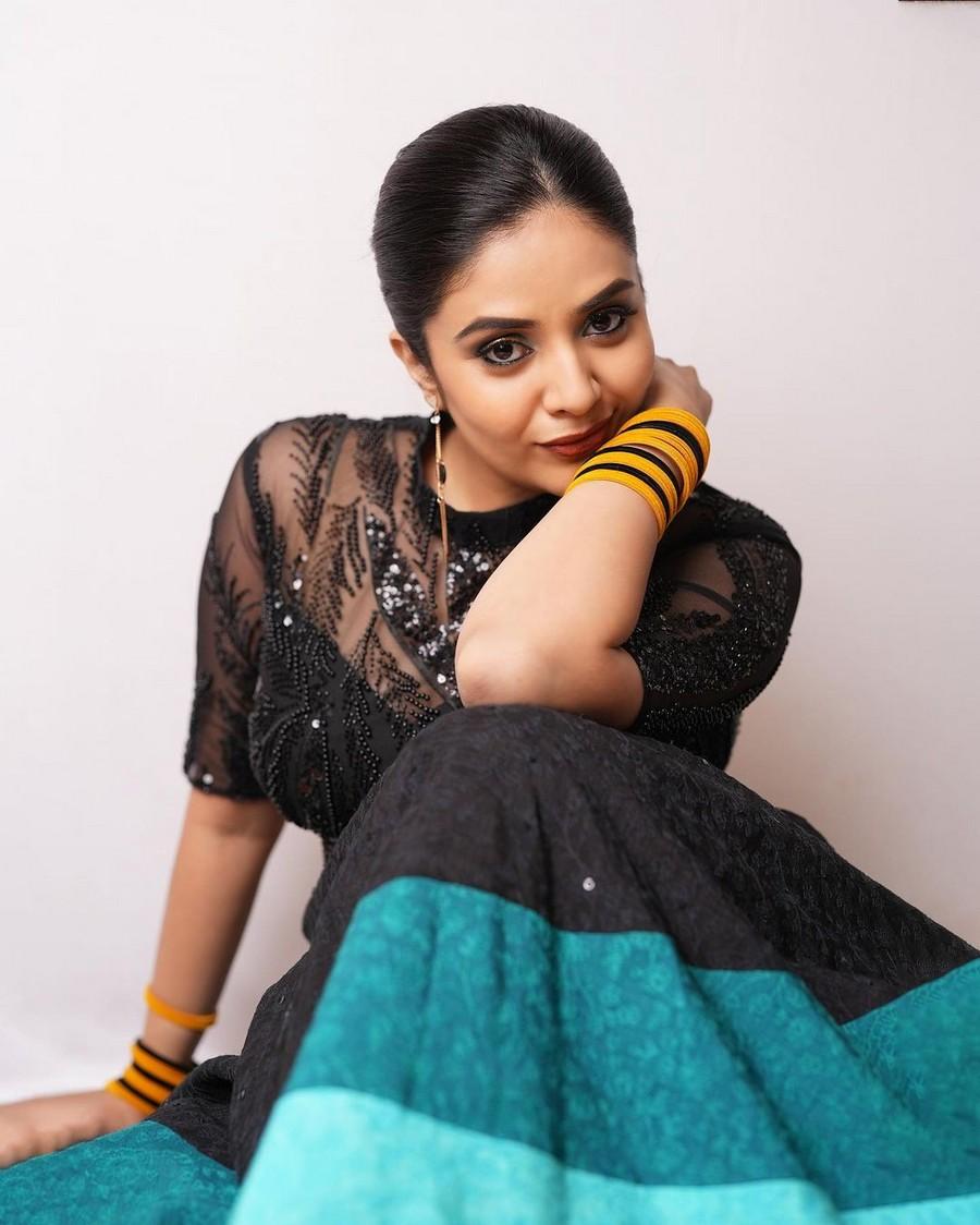 Sreemukhi 7