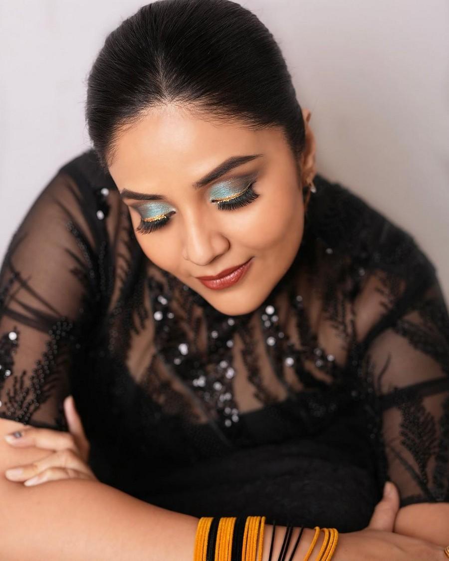 Sreemukhi 8