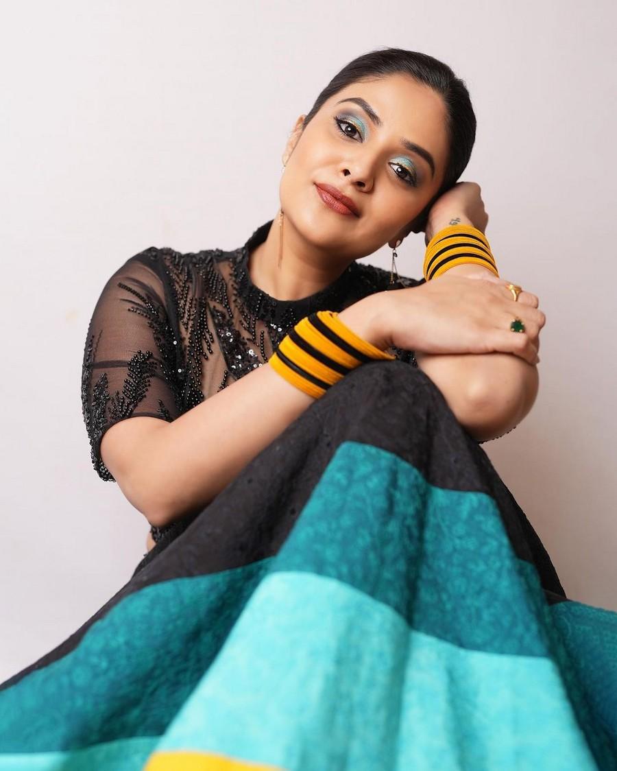 Sreemukhi 9