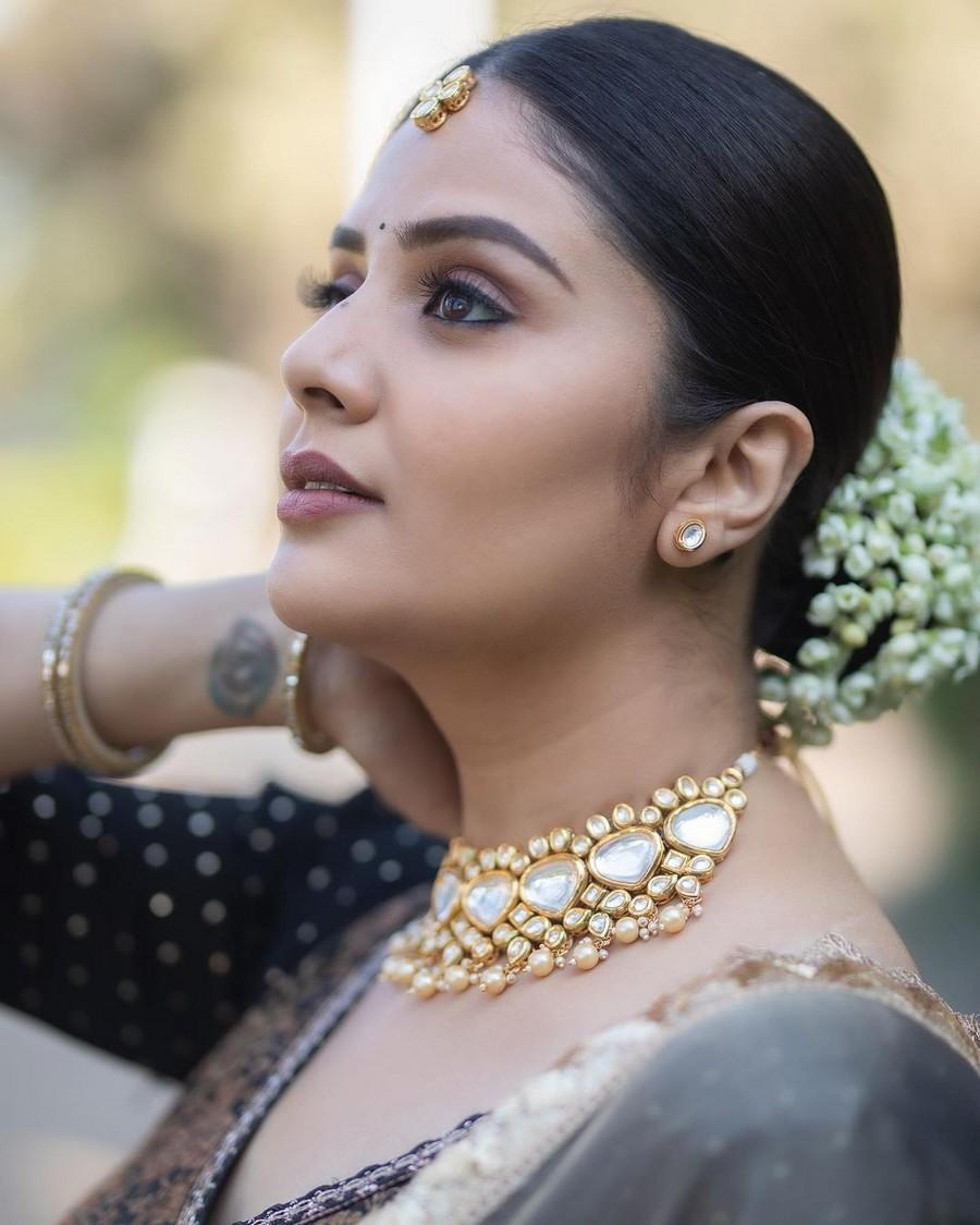 Sreemukhi 10