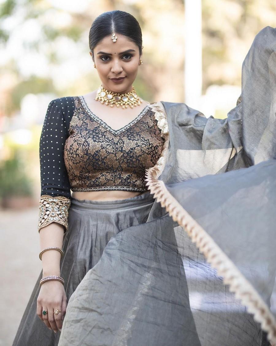 Sreemukhi 2