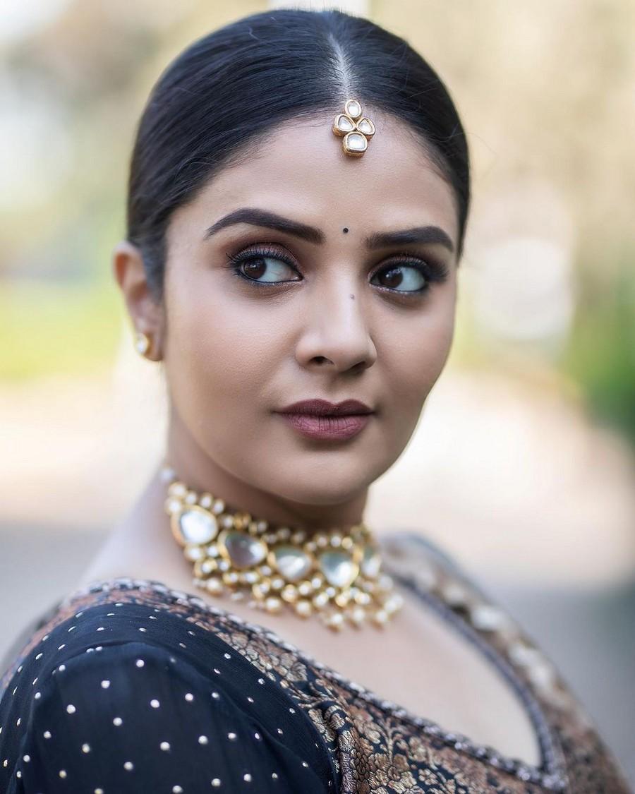 Sreemukhi 5