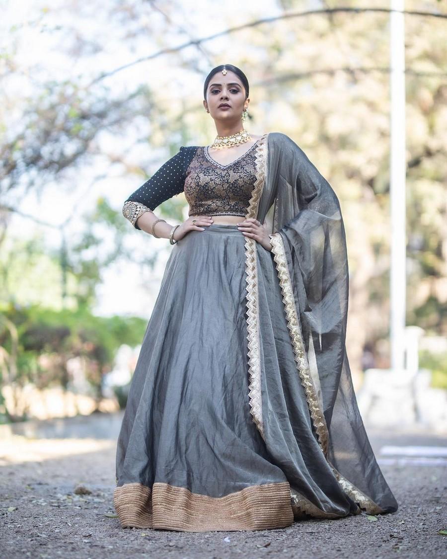 Sreemukhi 8