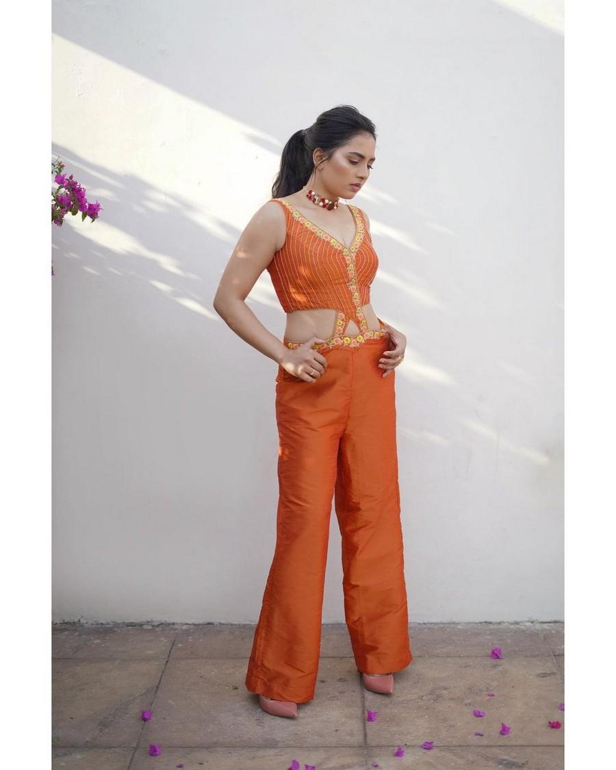 Srushti Dange 4