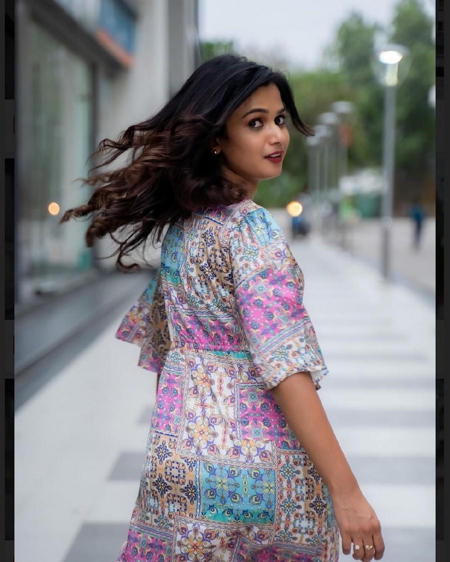 Ariyana Glory 10