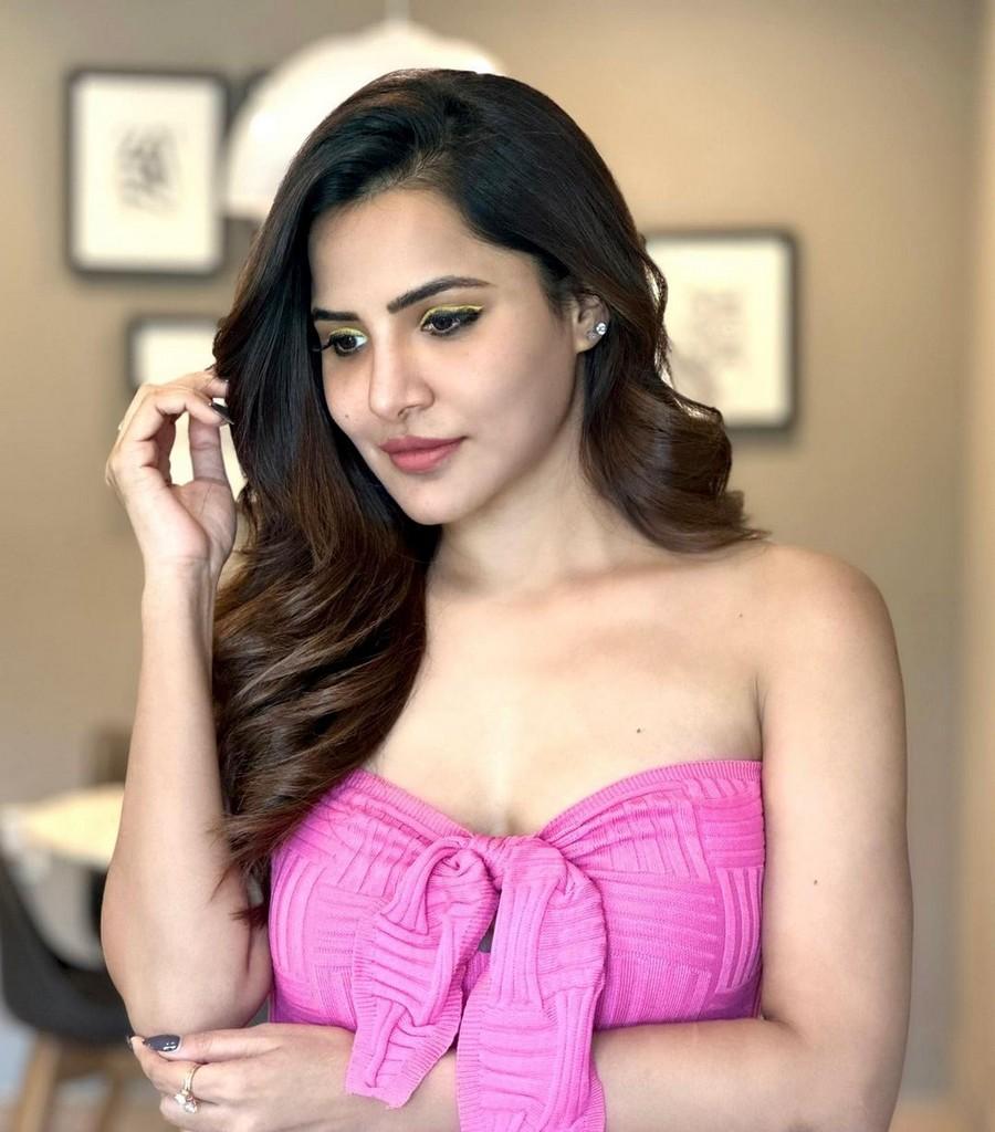 Ashu Reddy 2