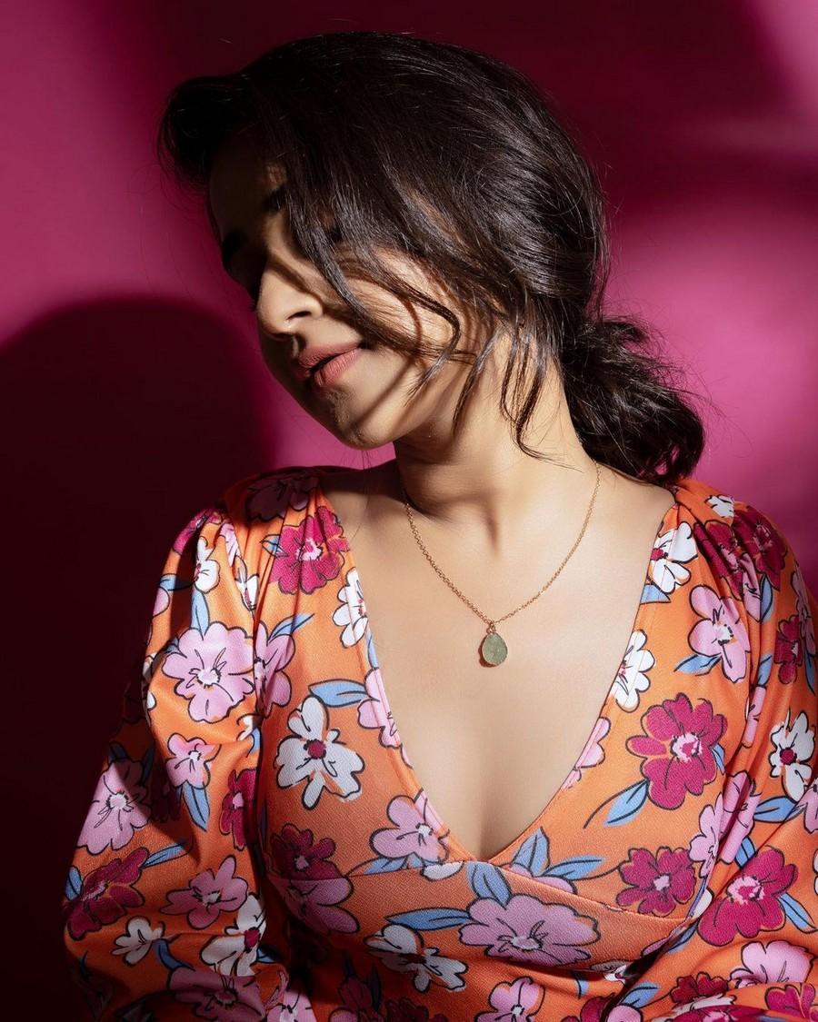 Deepthi Sunaina 10