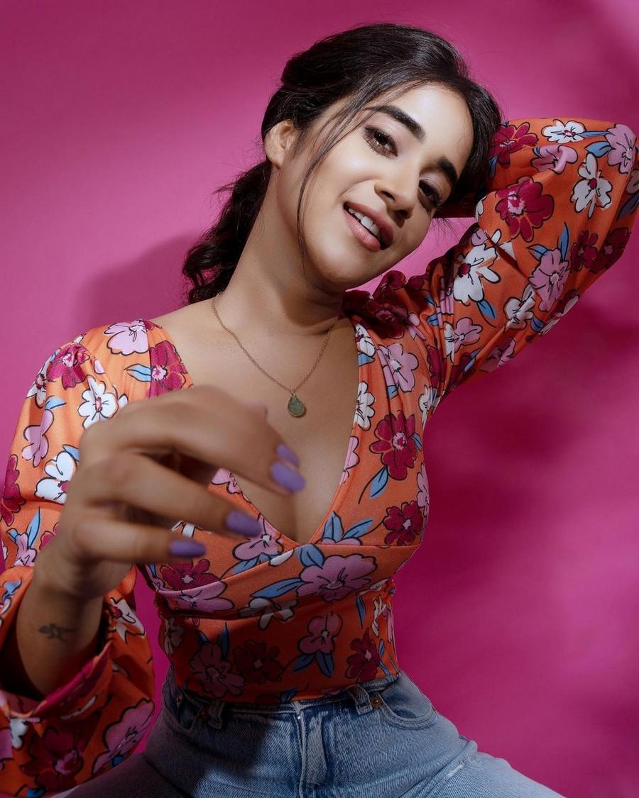Deepthi Sunaina 5