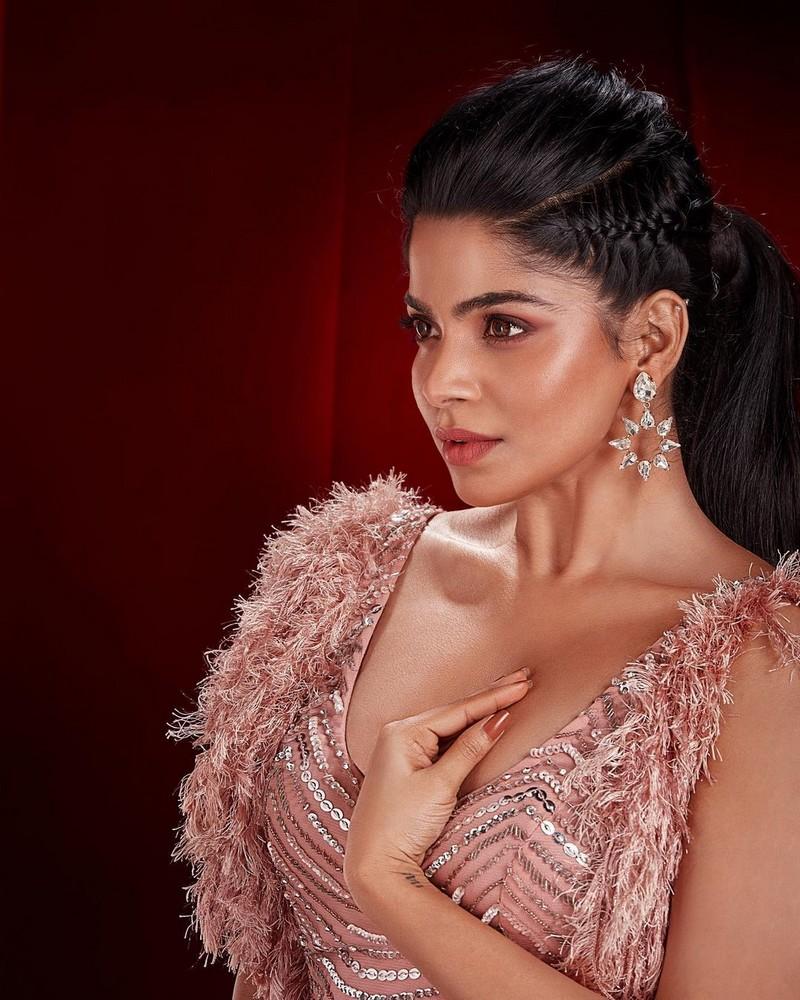 Divyabharathi 1