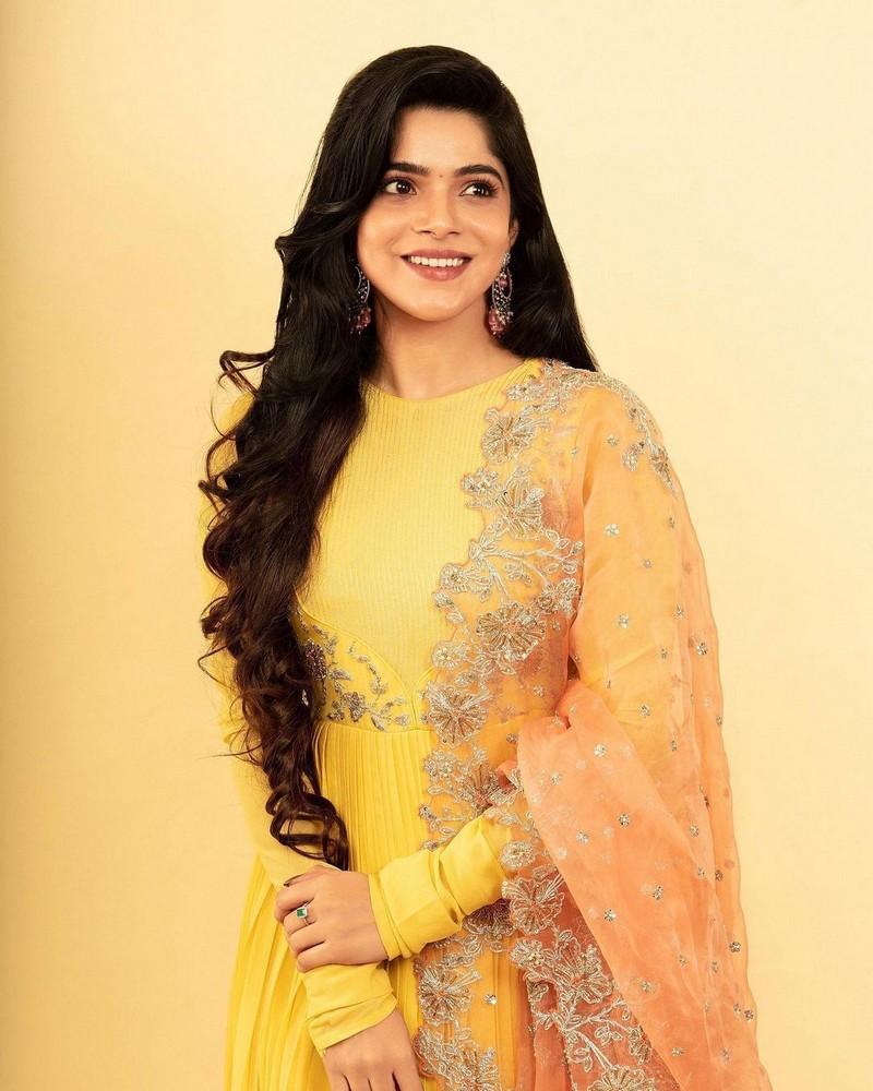 Divyabharathi 13