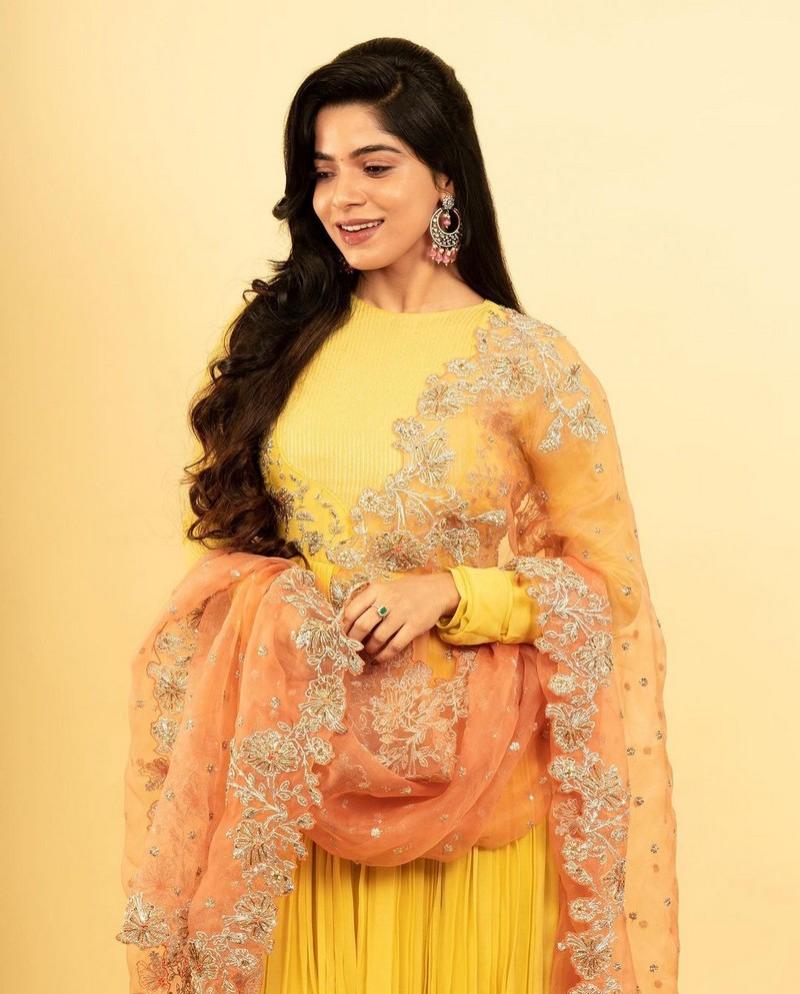 Divyabharathi 14